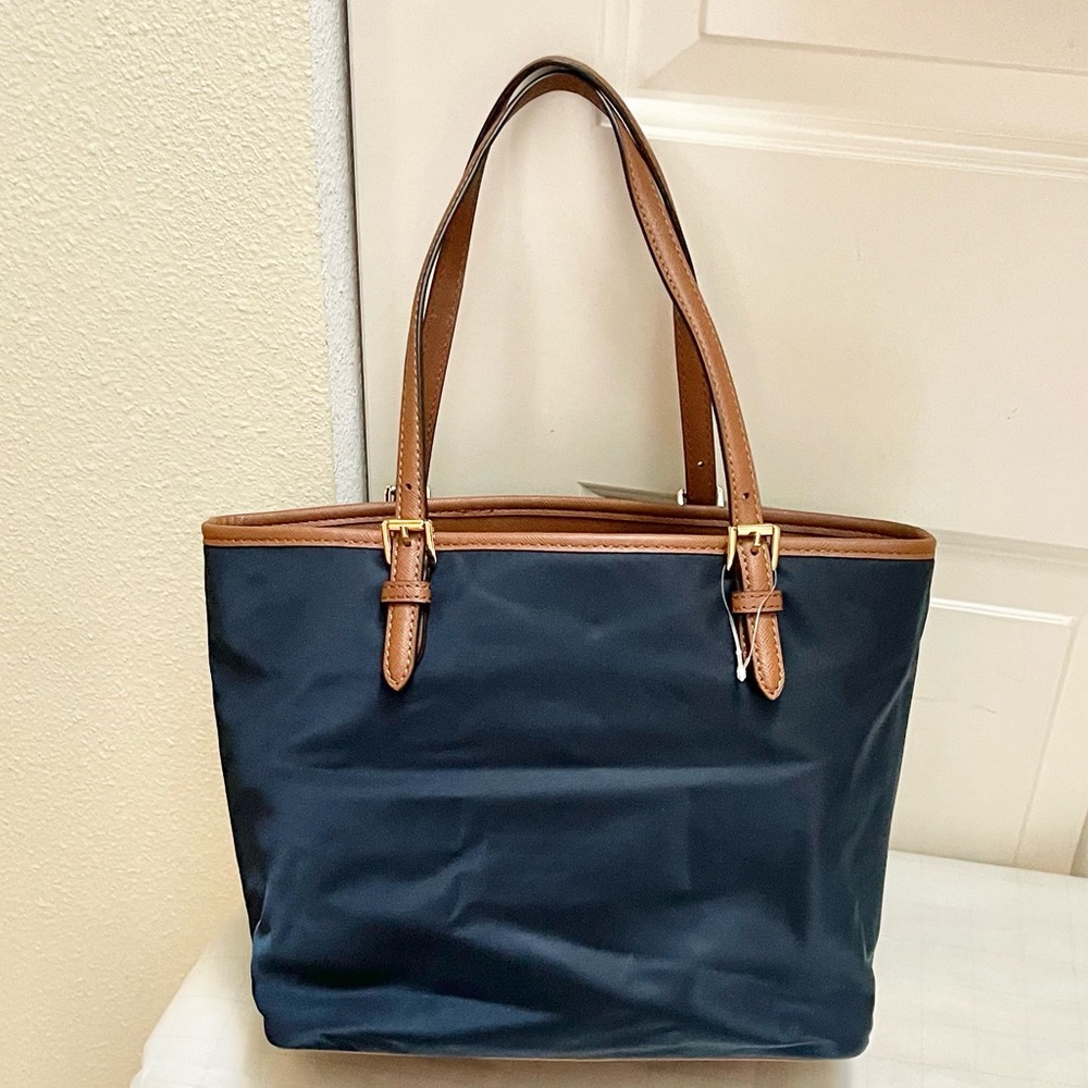 Authentic Michael Kors Jet Setter Multifunction P… - image 6